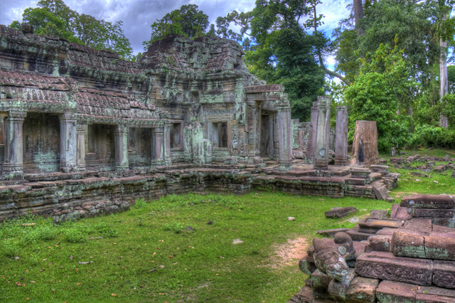 Angkor Wat L Ruins HDR