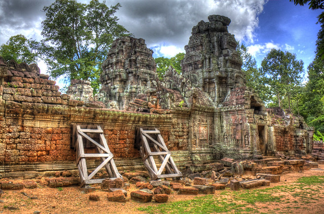 Angkor Wat Wall Brace HDR